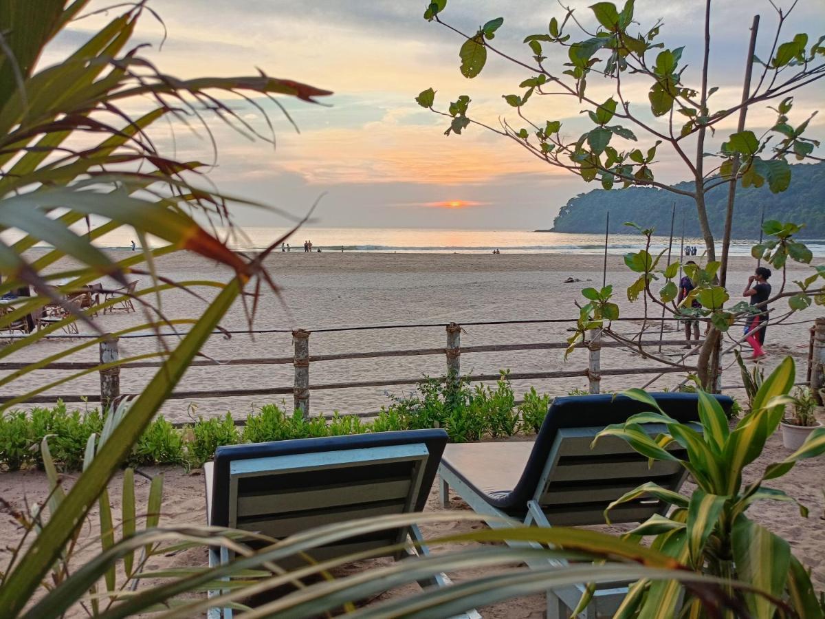 The Coast Beach Resort 아곤다 외부 사진