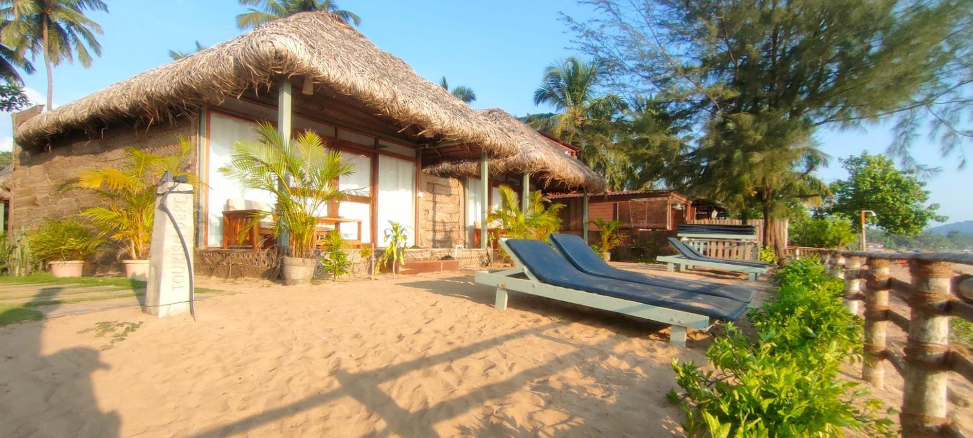 The Coast Beach Resort 아곤다 외부 사진